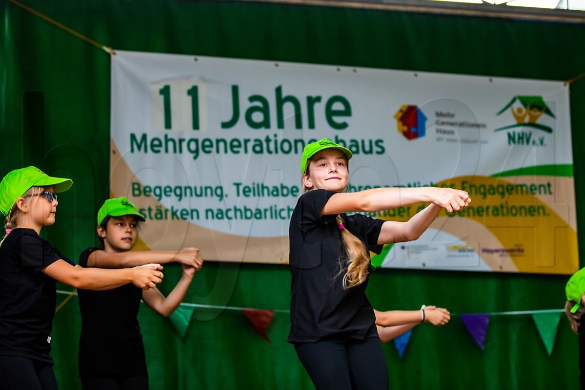 Junge Tänzer beim Nachbarschaftshilfeverein