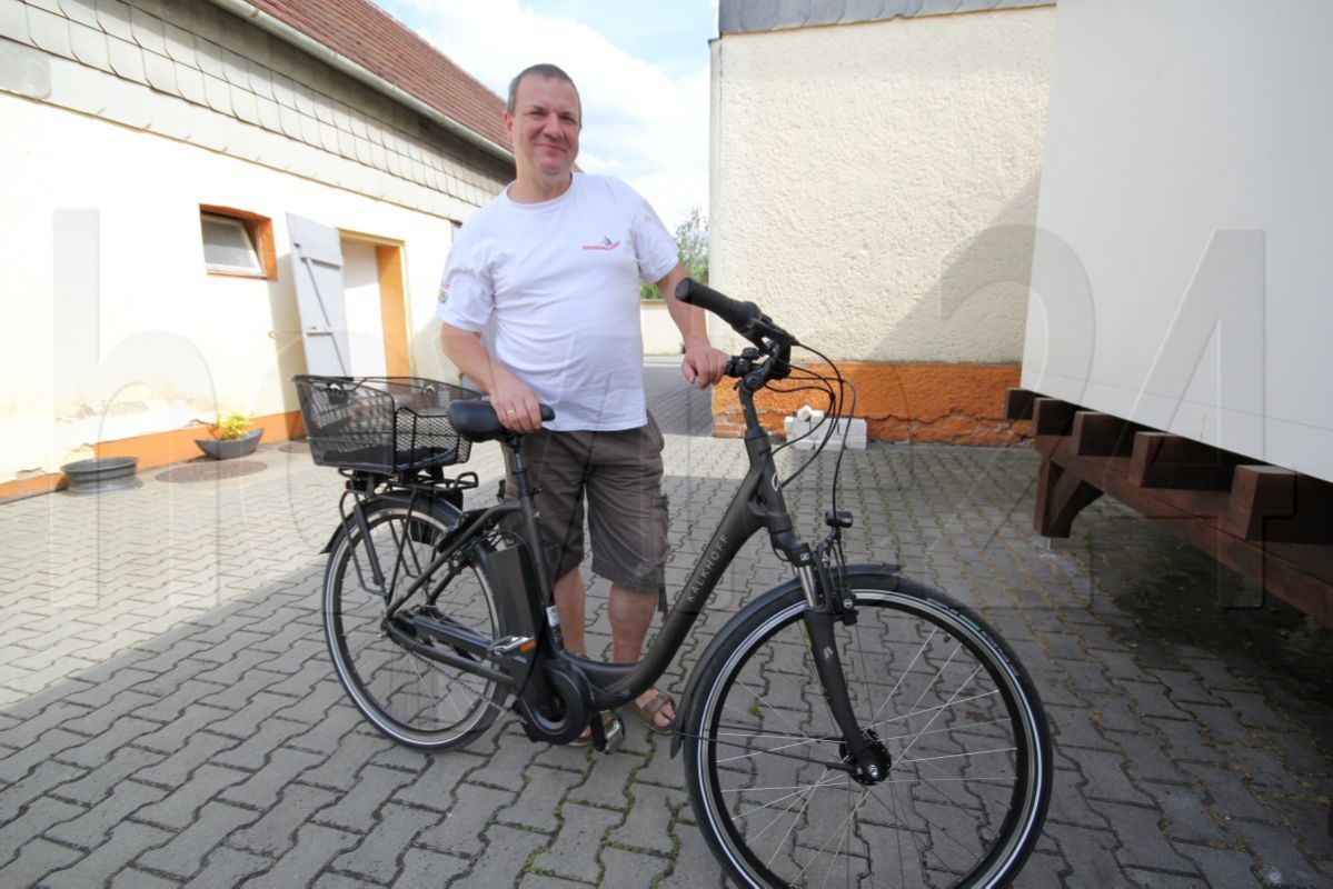 Bäckerei-Mitarbeiter radeln neuerdings mit E-Bikes