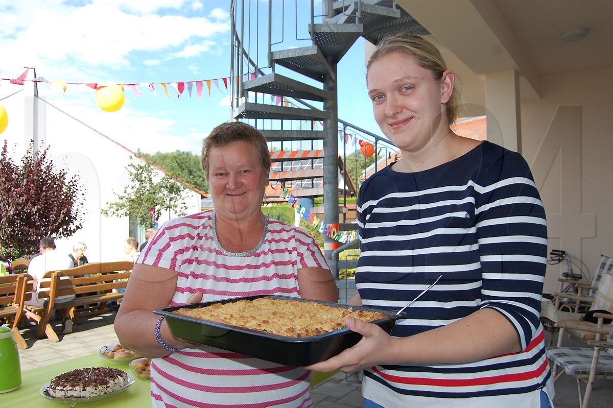 Sommerfest mit frischem Apfelkuchen