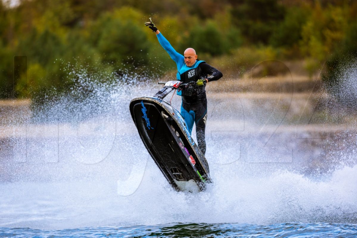 Jetski-Meister trainiert im Lausitzer Seenland