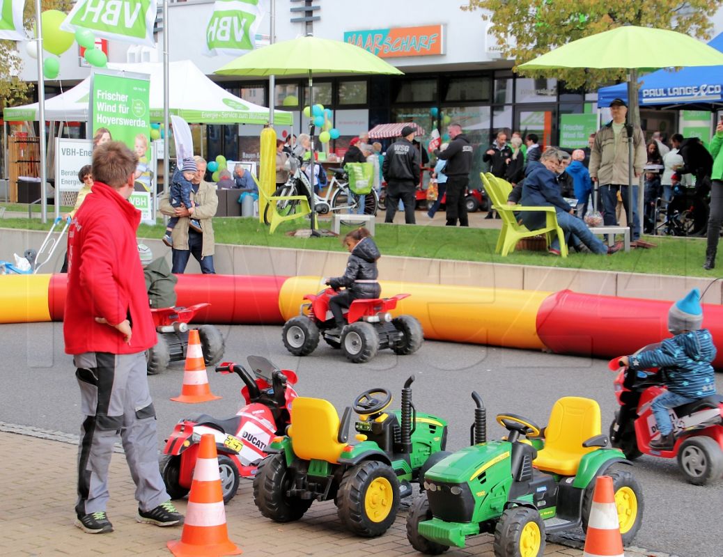 E-Mobilität zum fünften Jahrestag des Servicebüros