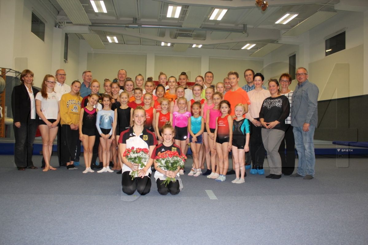 Glückwünsche für Akrobatik-EM-Teilnehmerinnen