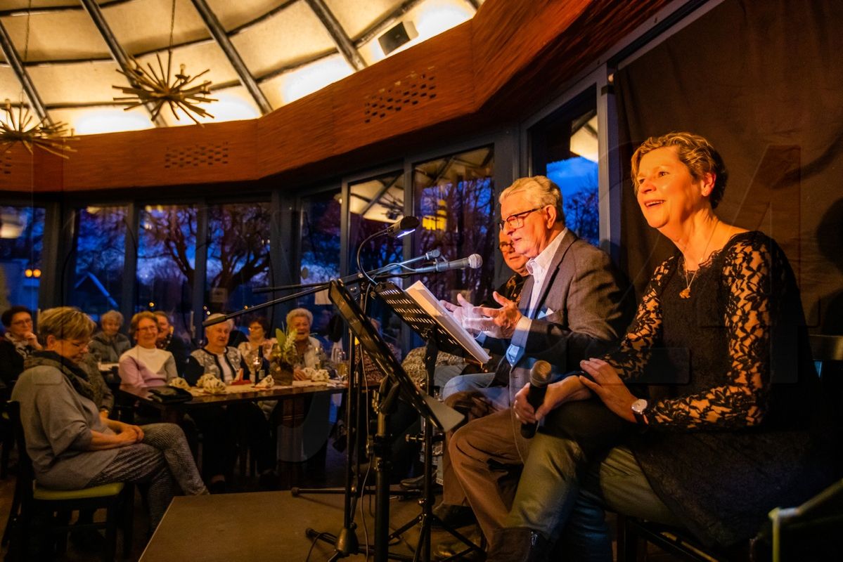 Prosa und Gesang im Zoo-Restaurant