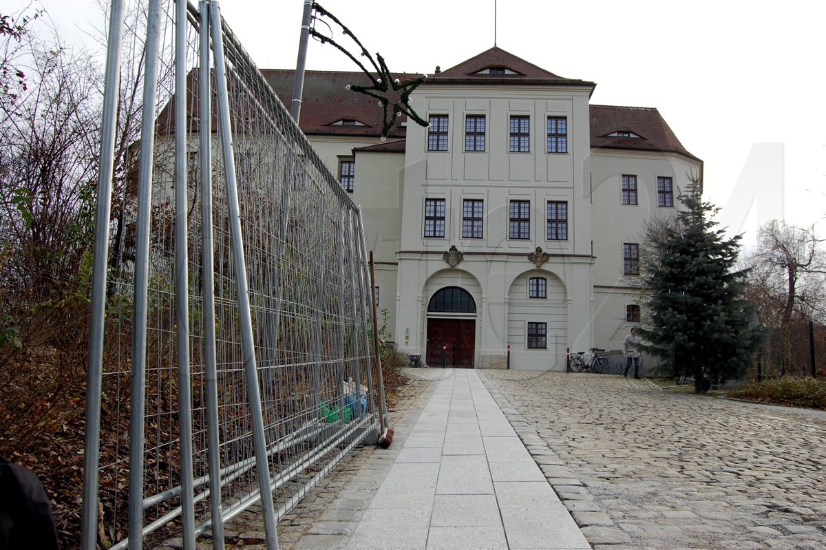 Barriereärmerer Zugang zum Hoyerswerdaer Schloss