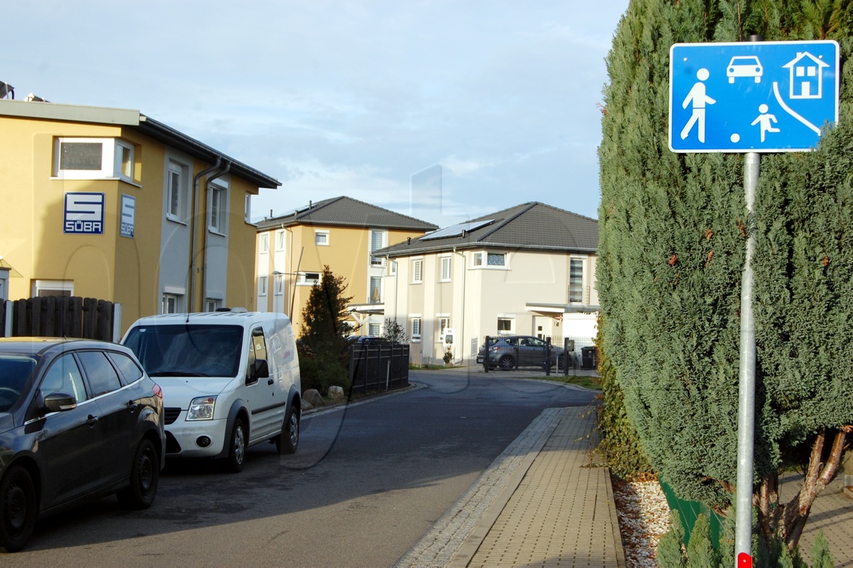 Schrittgeschwindigkeit am Anne-Frank-Weg