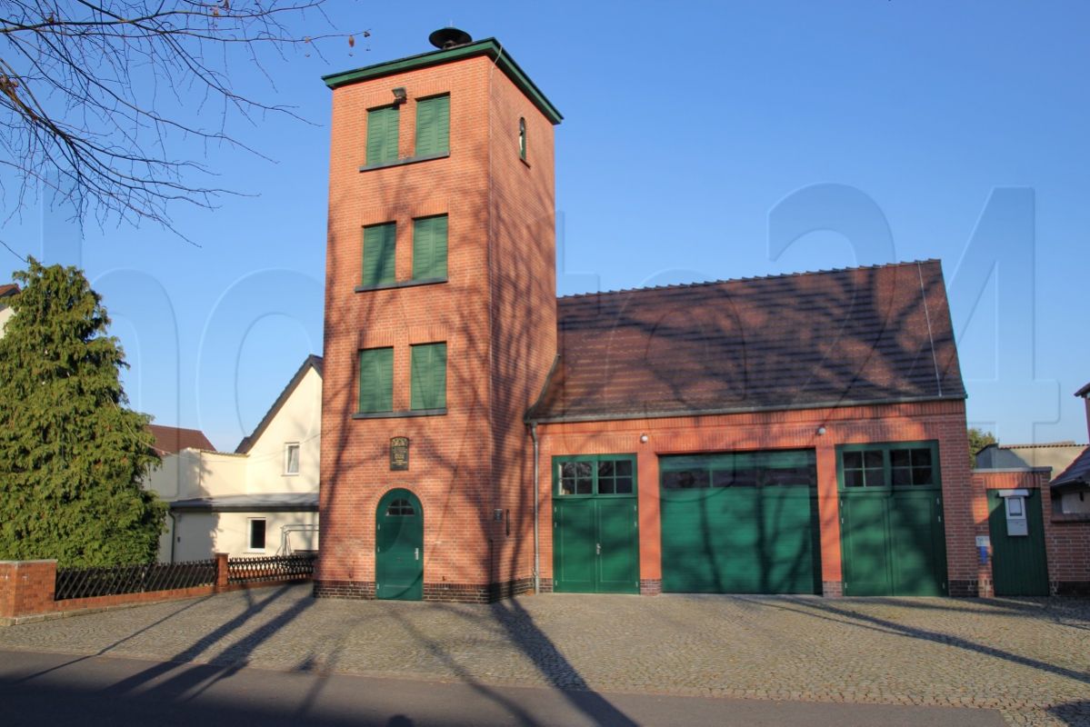 Neue Tore am Feuerwehr-Gerätehaus