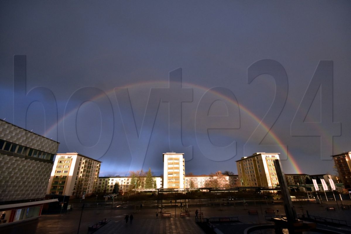 Doppelter Regenbogen zwischen den Schauern