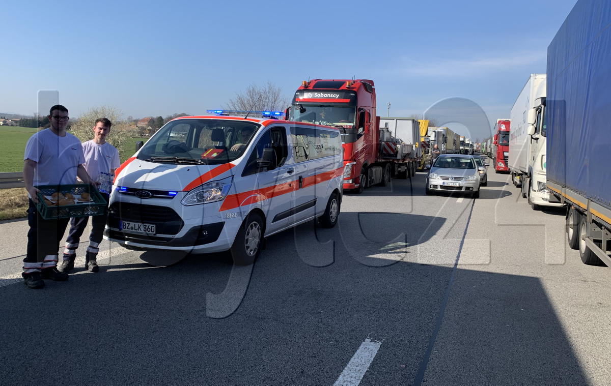 Hoyerswerdas Malteser helfen im A-4-Mega-Stau