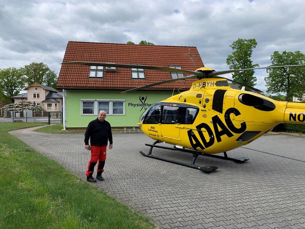 Notarzt schwebt in Bernsdorf  per Helikopter ein