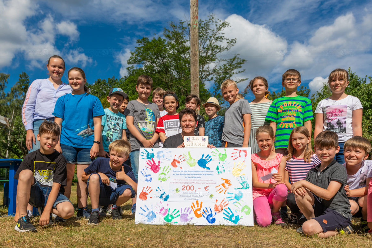 Grundschüler spenden für schwerkrankes Mädchen