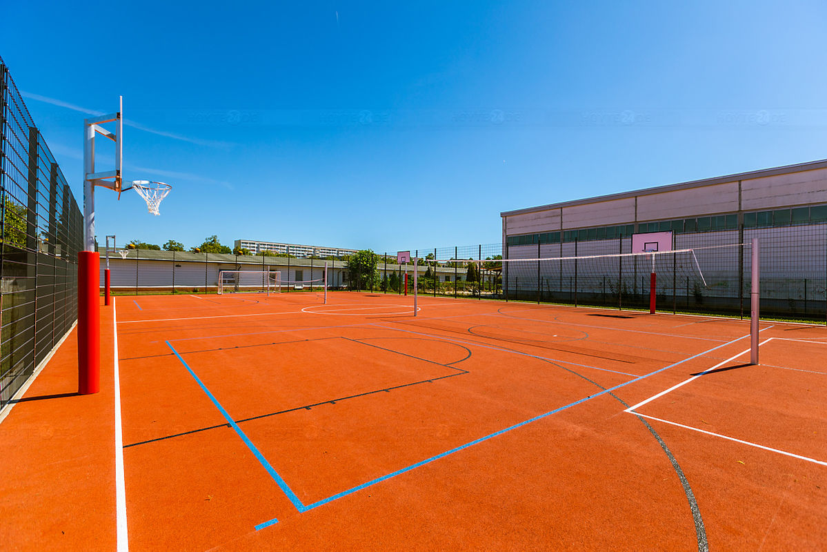 Nagelneuer Sportplatz wartet auf erste Oberschüler