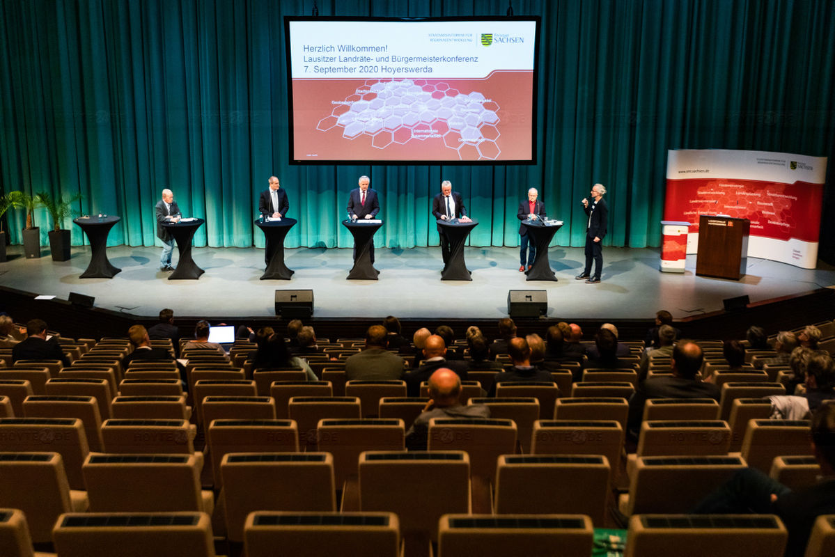 Bürgermeister treffen sich in der Lausitzhalle