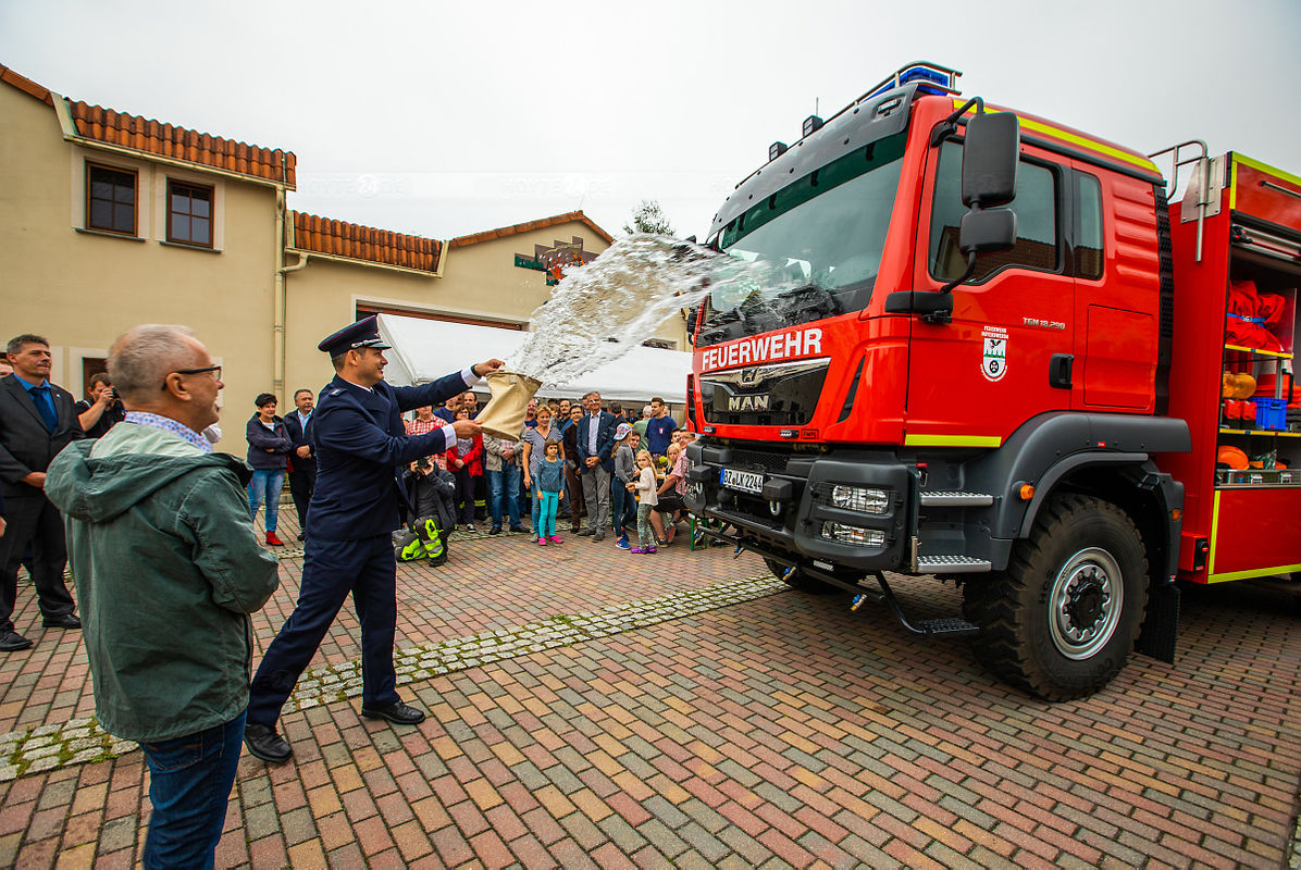 TLF 4000 frisch "gespült" in Dienst gestellt