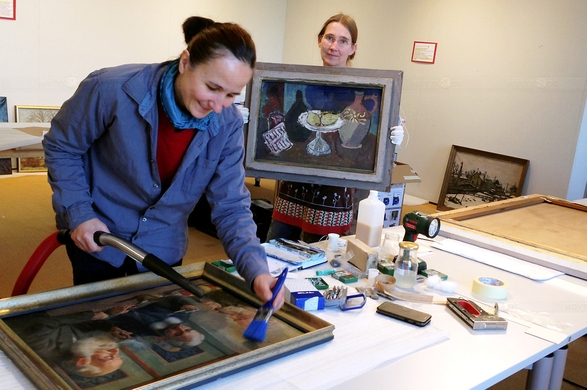 Kunstsammlung unter fachkundiger Begutachtung