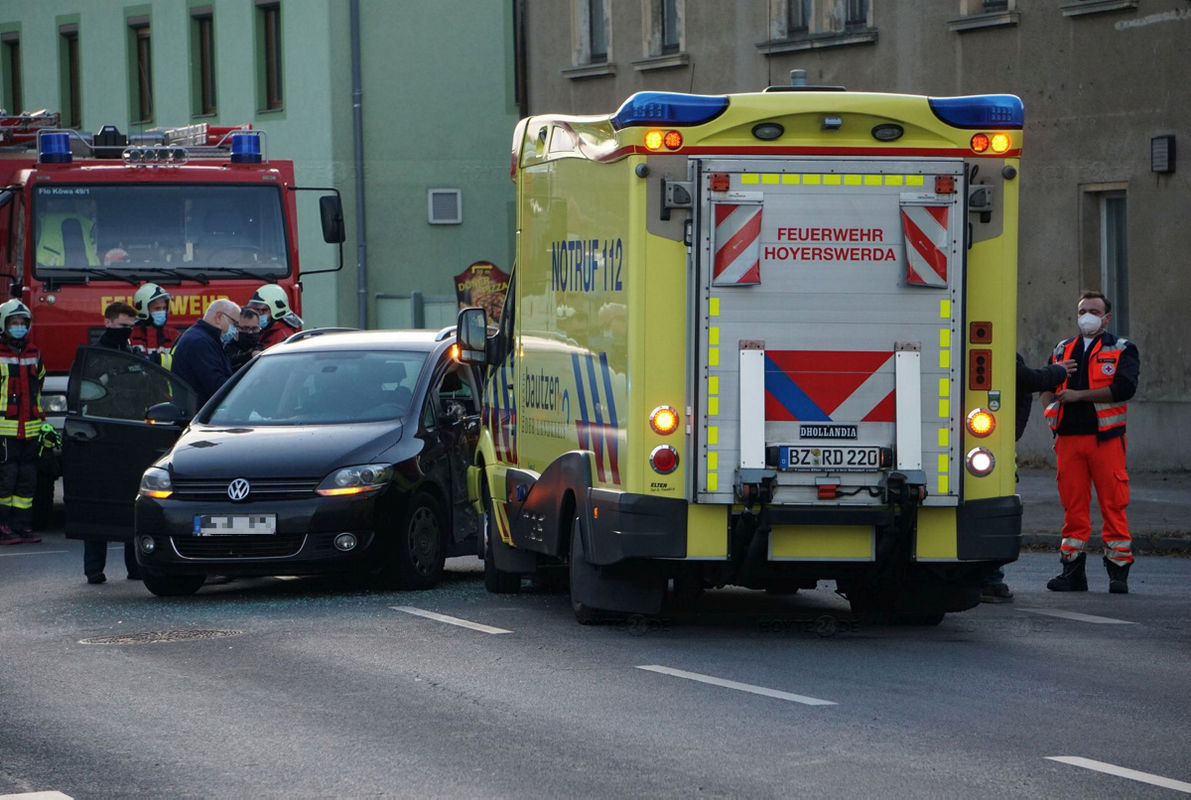 Hoyte24 - Nachrichtenportal Für Hoyerswerda | Rettungswagen In Unfall ...