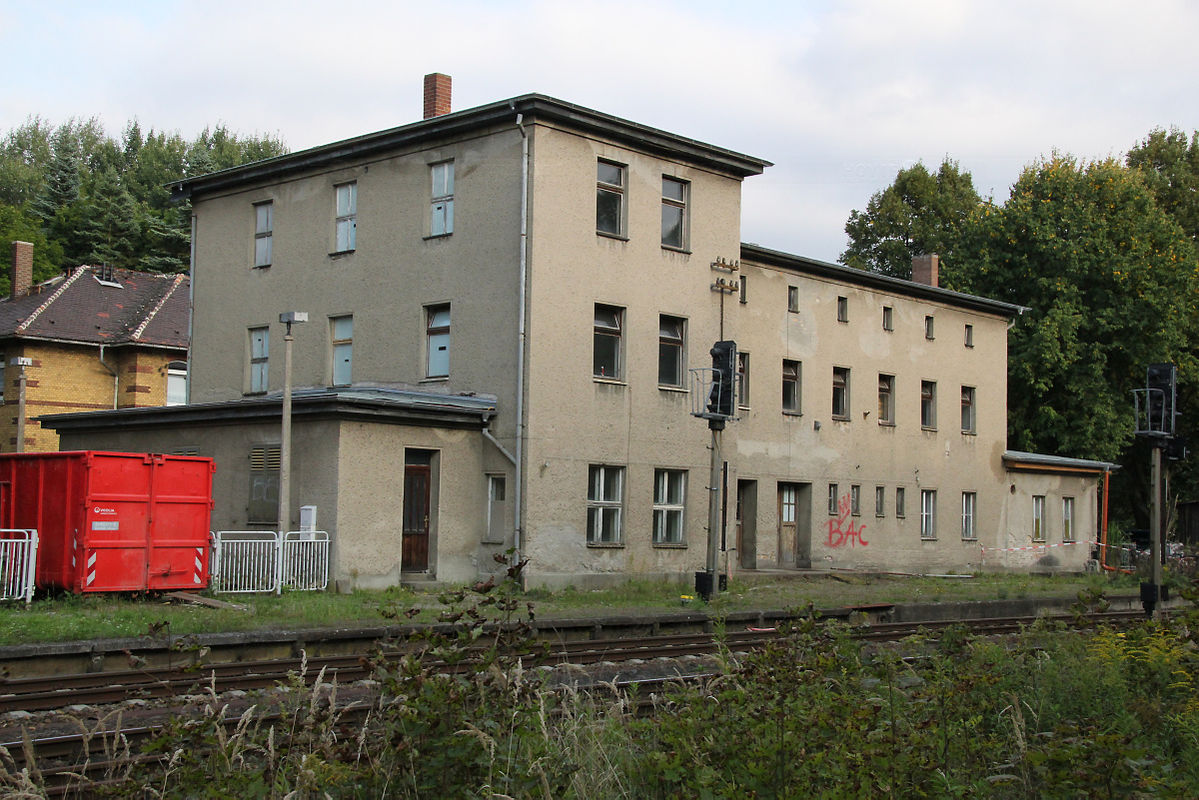 Varianten-Betrachtung für das Bahnhofs-Gebäude