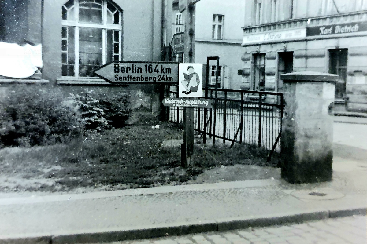 Wo wurden 1949 wohl Kinderbücher ausgestellt?