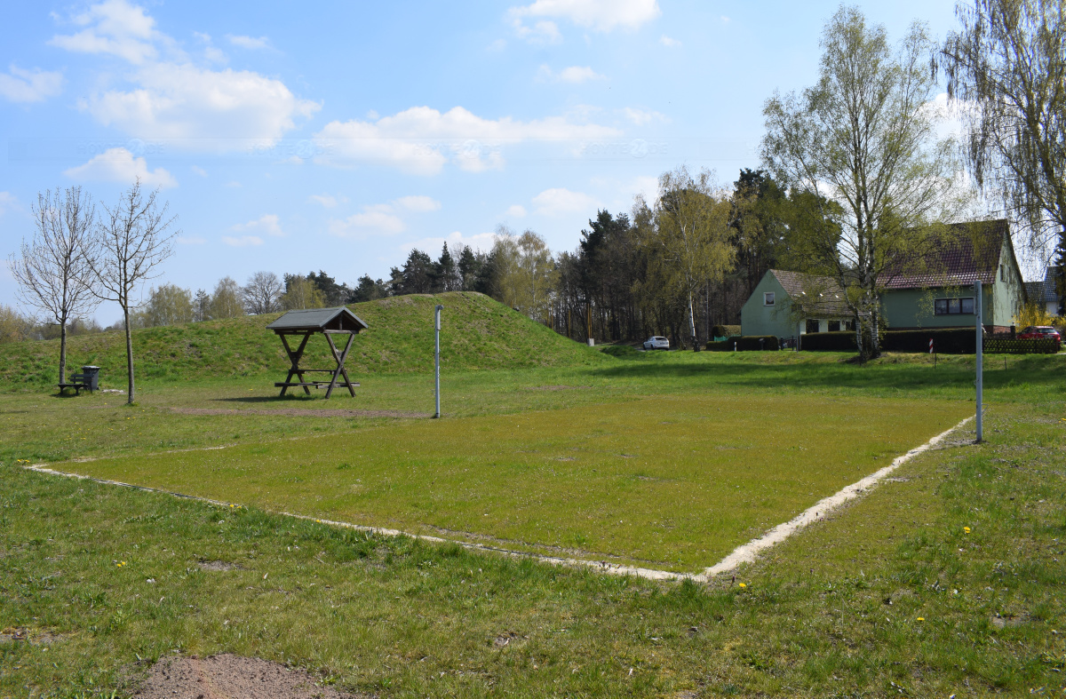 Volleyballplatz auf Vordermann gebracht