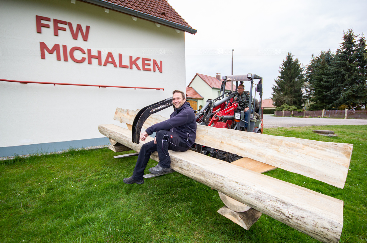 Maibaum-Zugabe in eine Sitzbank verwandelt