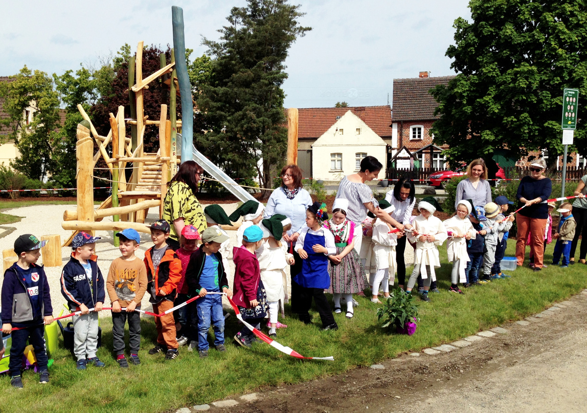 Zeißiger Kinder nehmen Lutki-Spielplatz in Beschlag