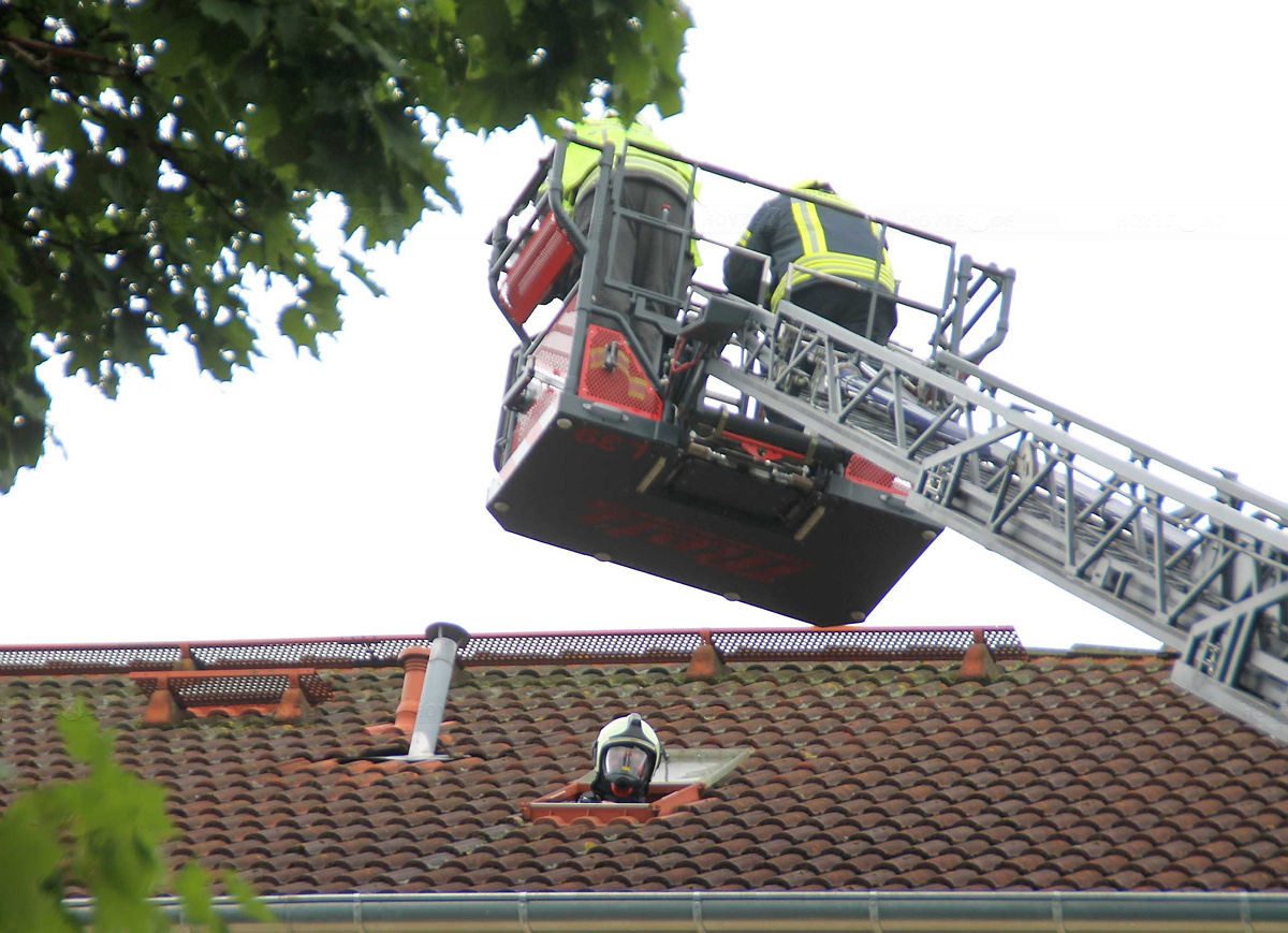 Kerze auf Dachboden löst Schwelbrand aus