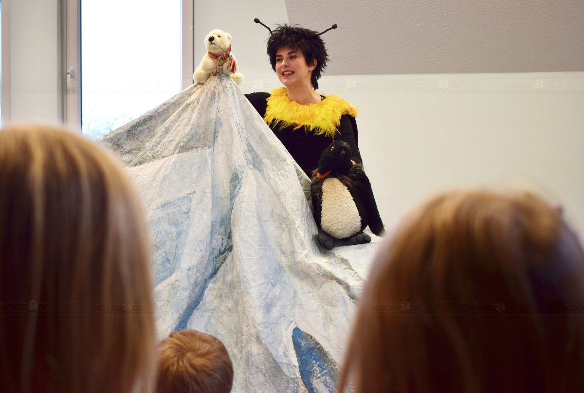 Hummel Hanna bei den Lutki-Kindern