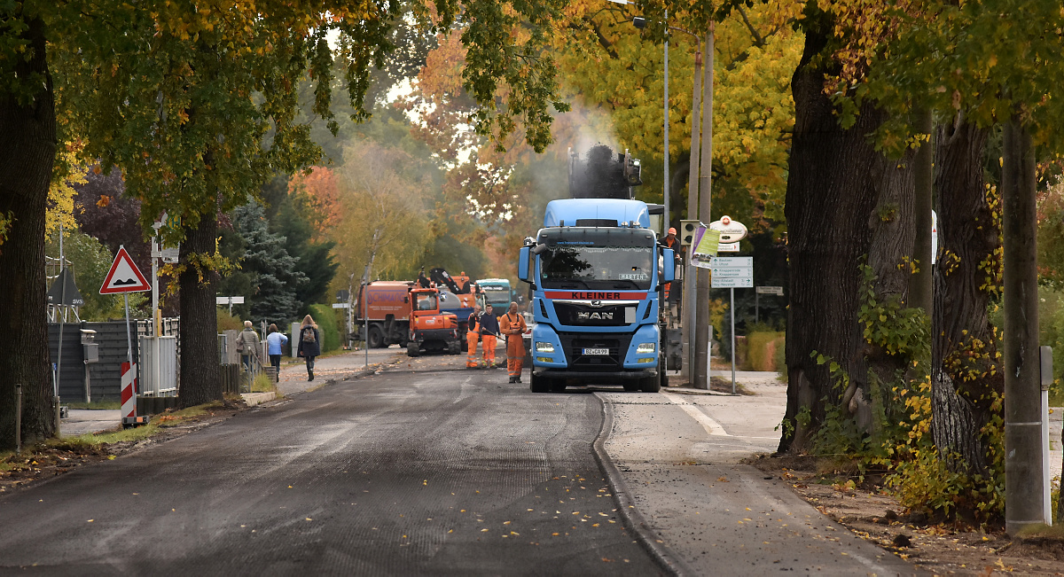 Frischer Asphalt auf der ehemaligen B 96