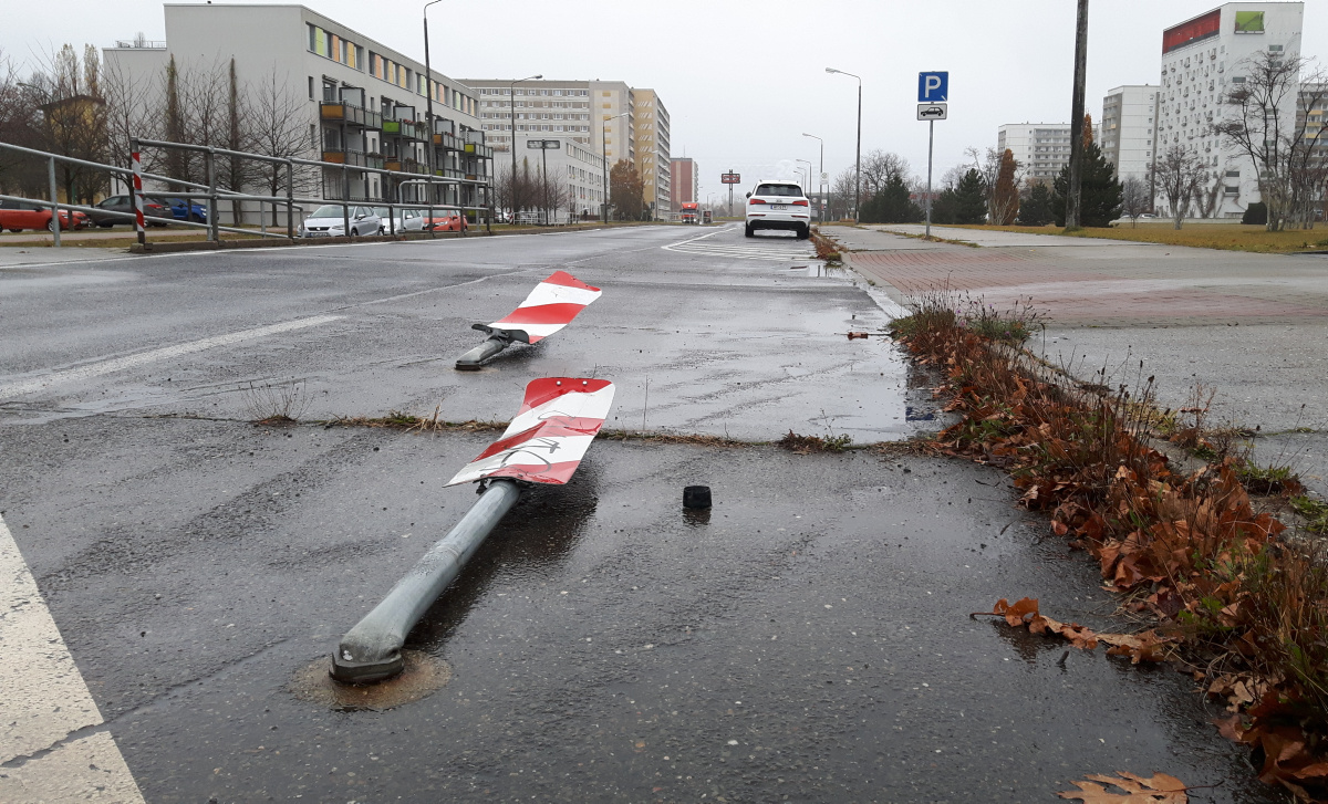 Warnbaken auf der Külzstraße flachgelegt