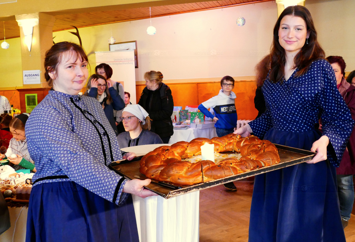 Ostereiermarkt in Neuwiese mit Osterbrot