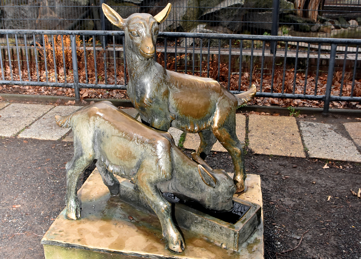 Schnappschüsse mit Paarhufern aus Bronze