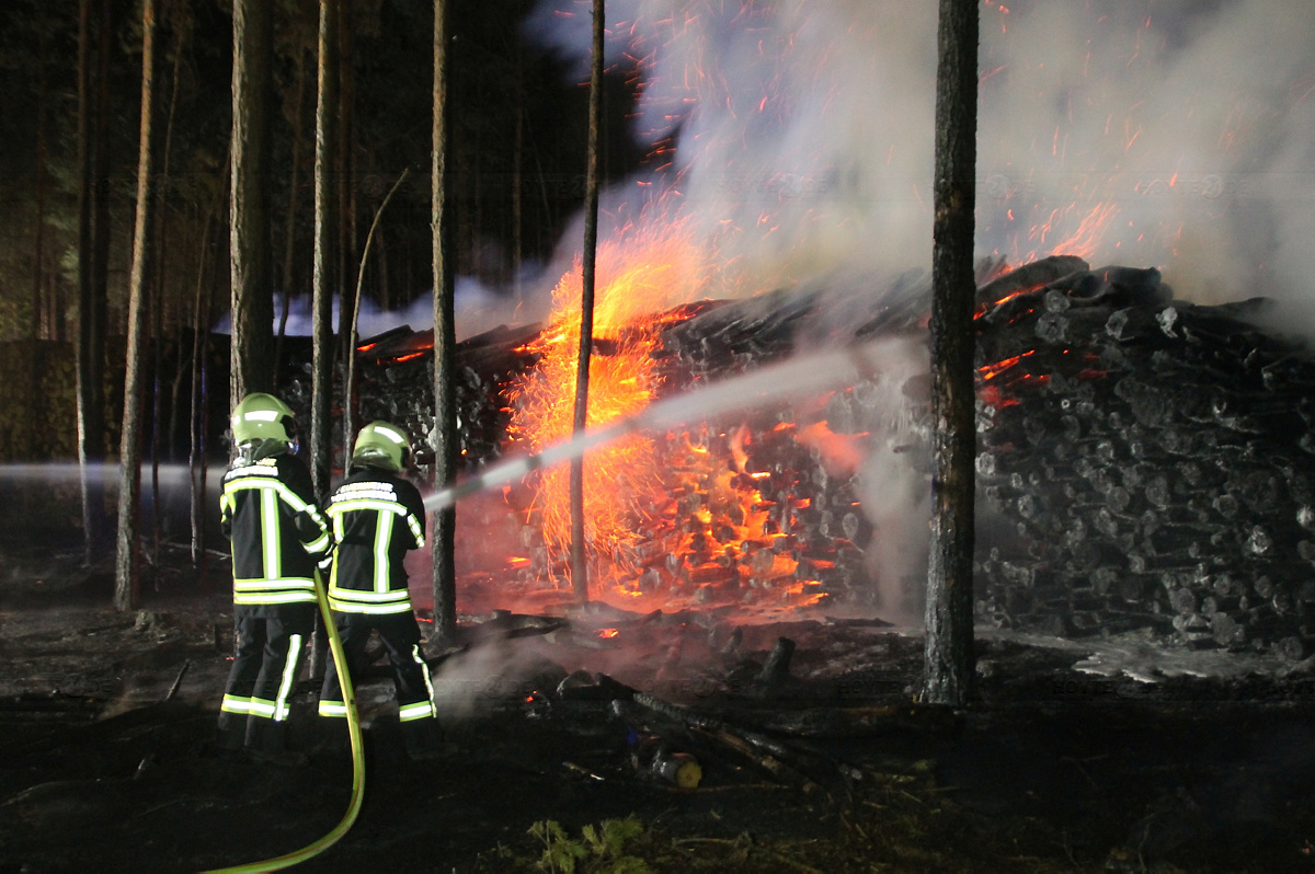 Nächtliche Feuer in Hoyerswerda