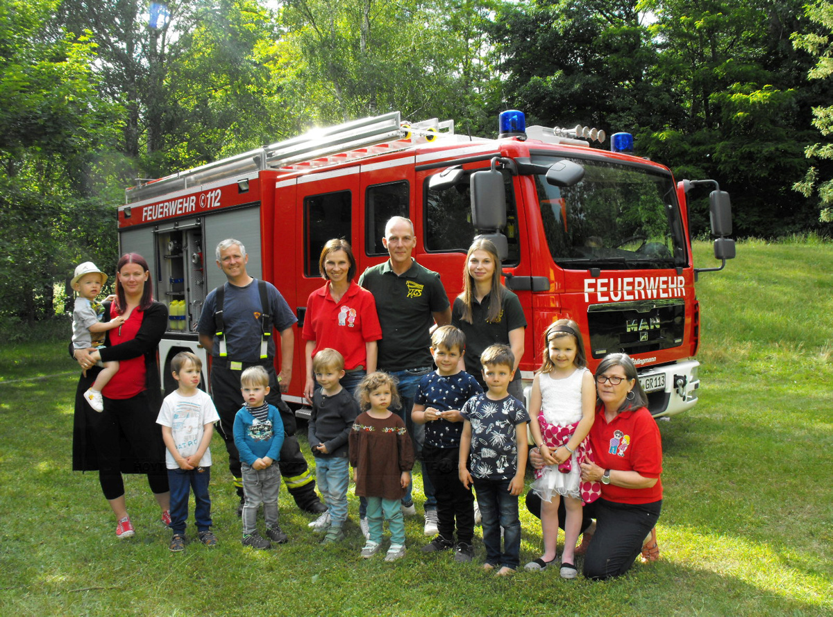 Särchener Kinderfest-Attraktion ganz in Rot