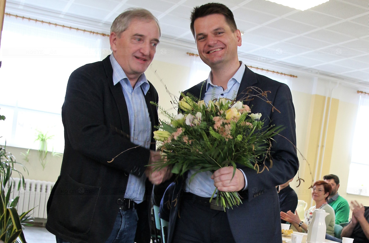Peter Neunert übergibt den Staffelstab