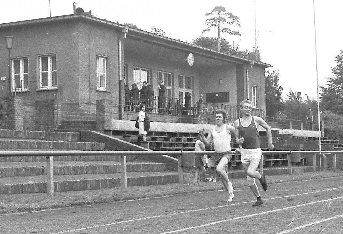 Höher, schneller, weiter auf dem Sportplatz in Laubusch