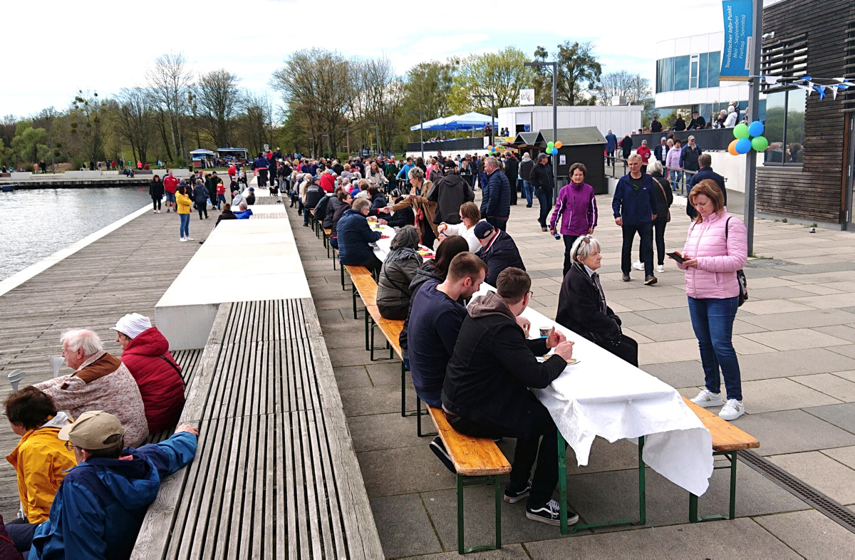 Eine Kaffee-Tafel zum Hafen-Jubiläum