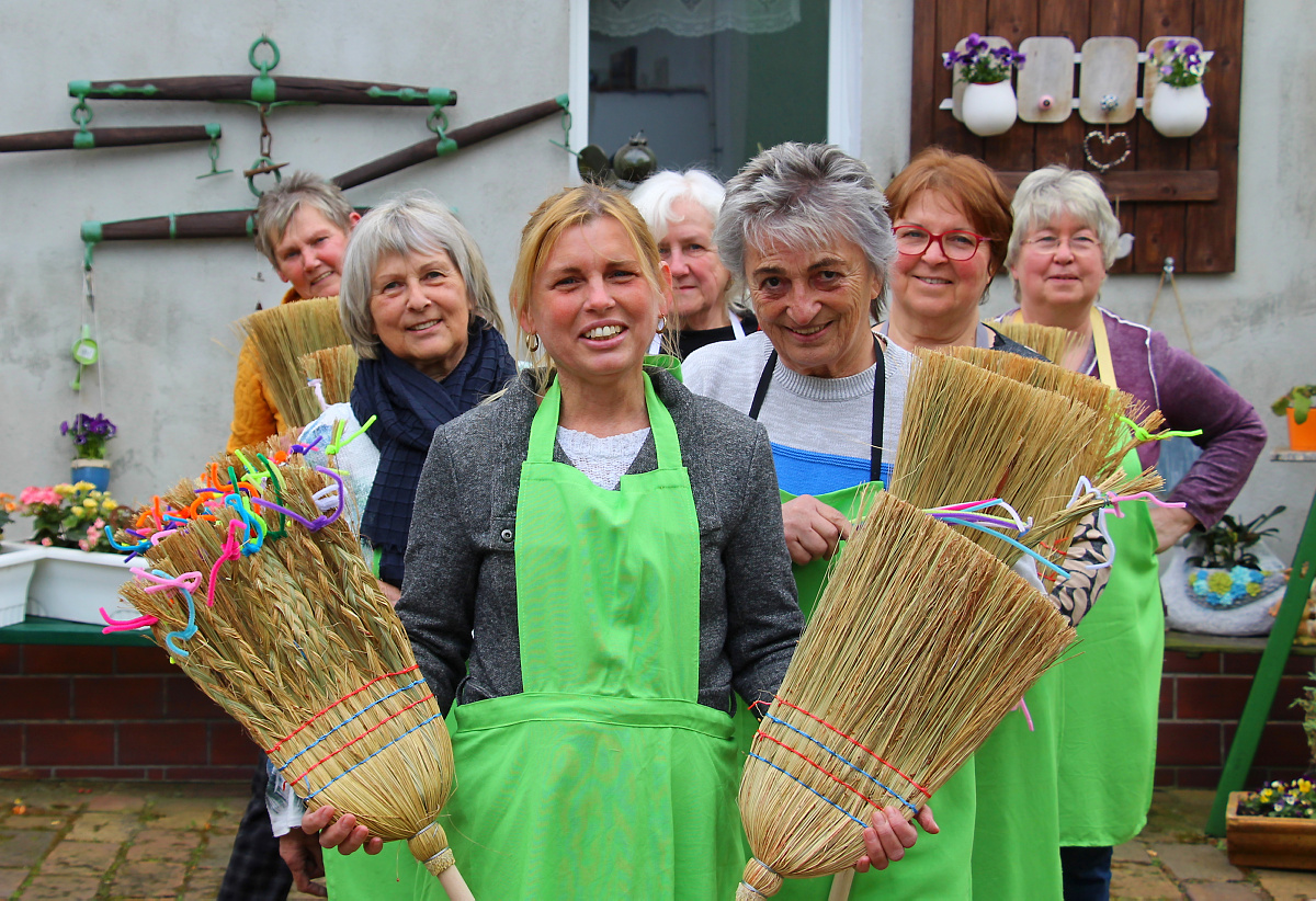 Landfrauen haben mit der Arbeit begonnen