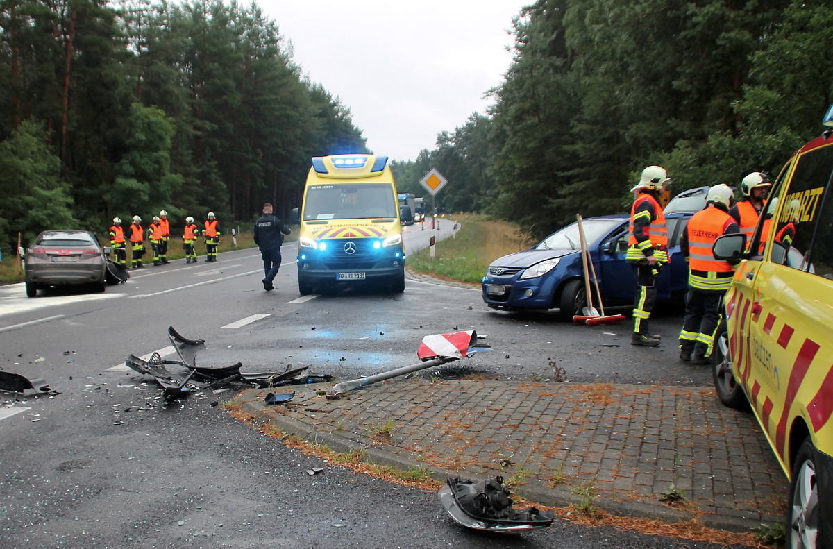 Zwei Verletzte bei Unfall nach Abbiege-Fehler