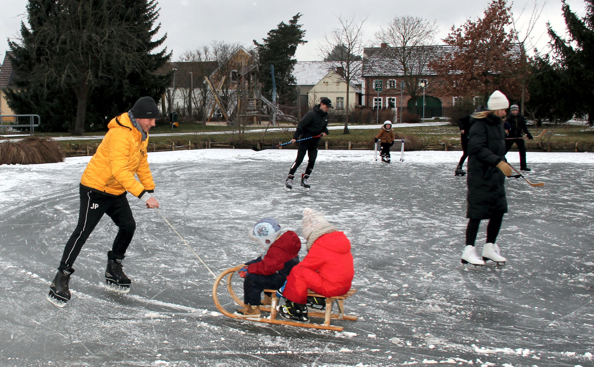 Winterfreuden auf dem Dorfteich