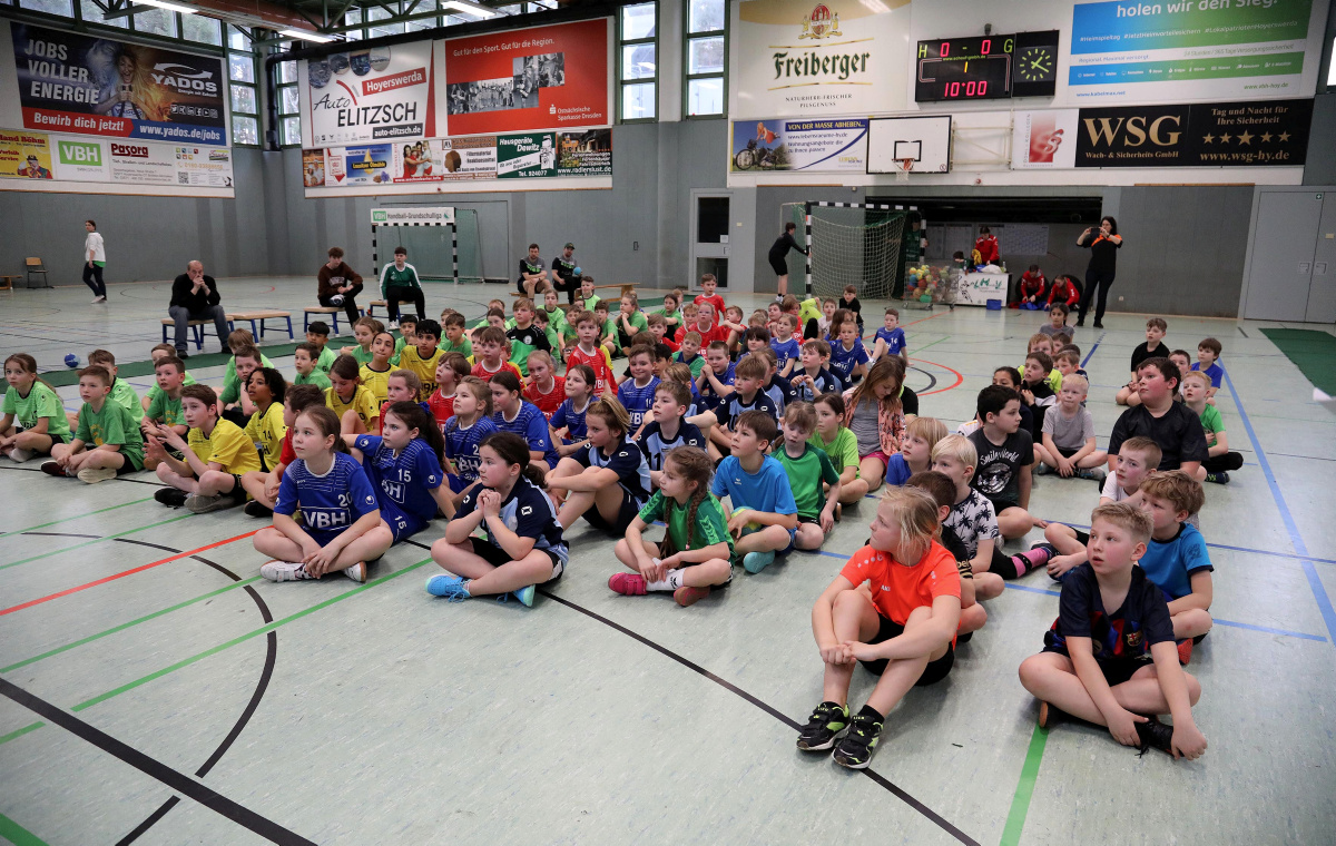 Mehr als 120 Kinder beim Handball-Kräftemessen