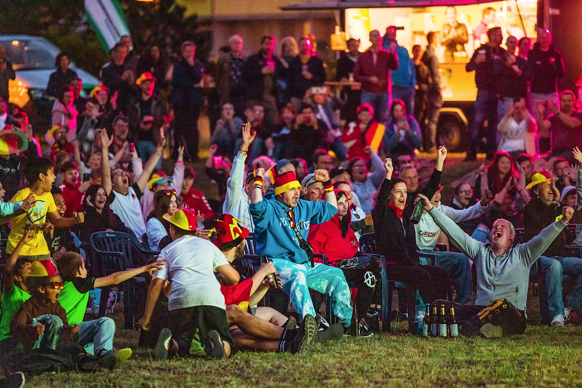 Fußball-Euphorie beim Public Viewing in Hoyerswerda