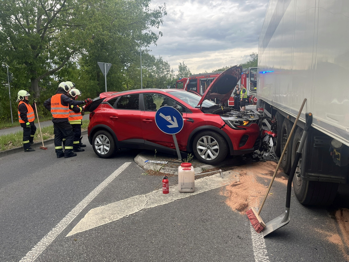 Polizei sucht Zeugen für Unfall im Kreisverkehr