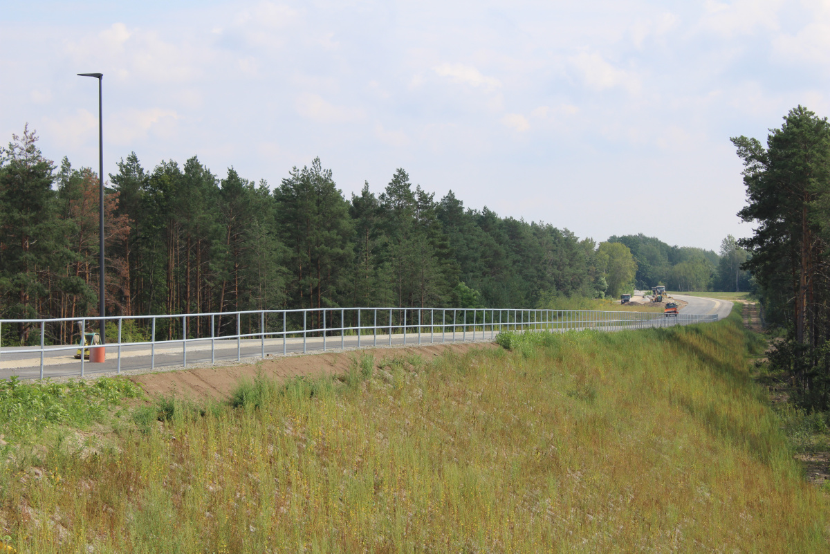 Nagelneue Straße kurz vor der Freigabe