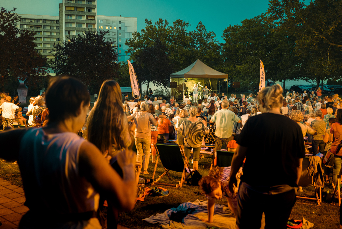 Gemeinsames Singen im Familienpark