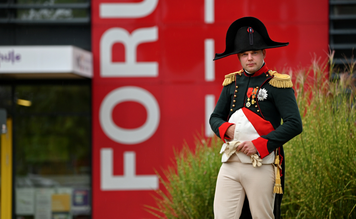 Was macht Napoleon vor der Lausitzhalle?