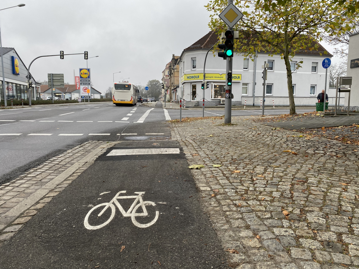 Für Fahrradfahrer eine gefährliche Stelle