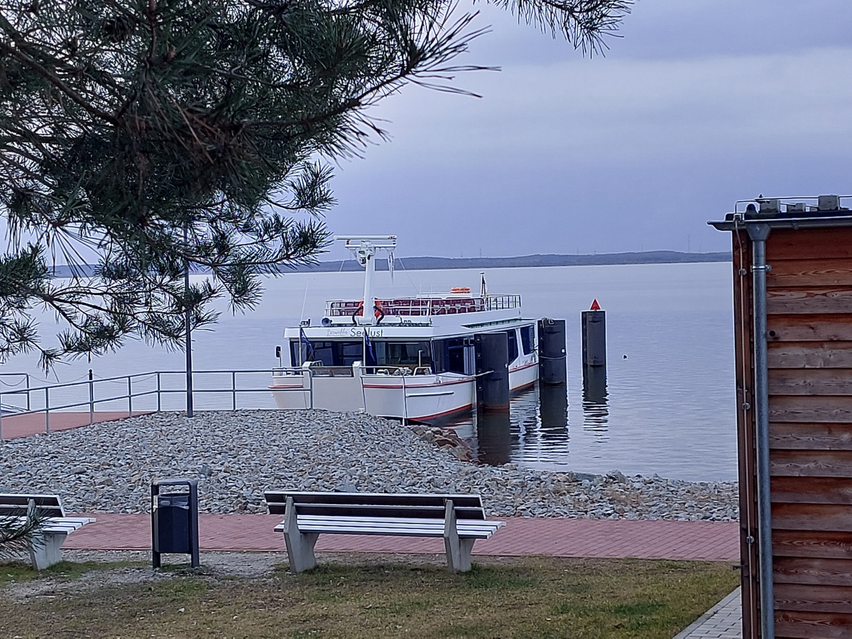 Mit dem Schiff über den Bärwalder See