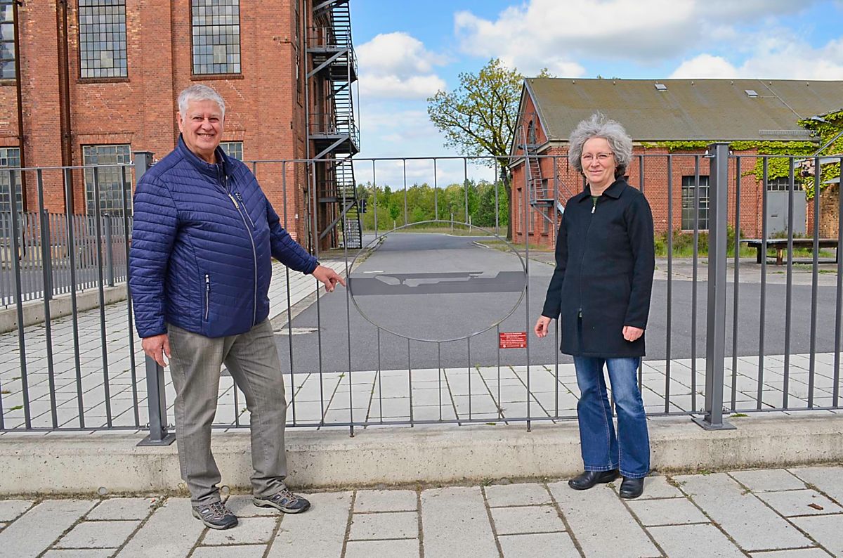 Neue Erklär-Tafeln am Museums-Zaun