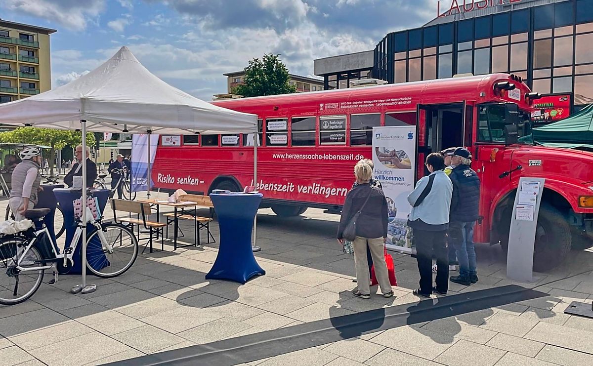 Medizinische Aufklärung im roten Bus