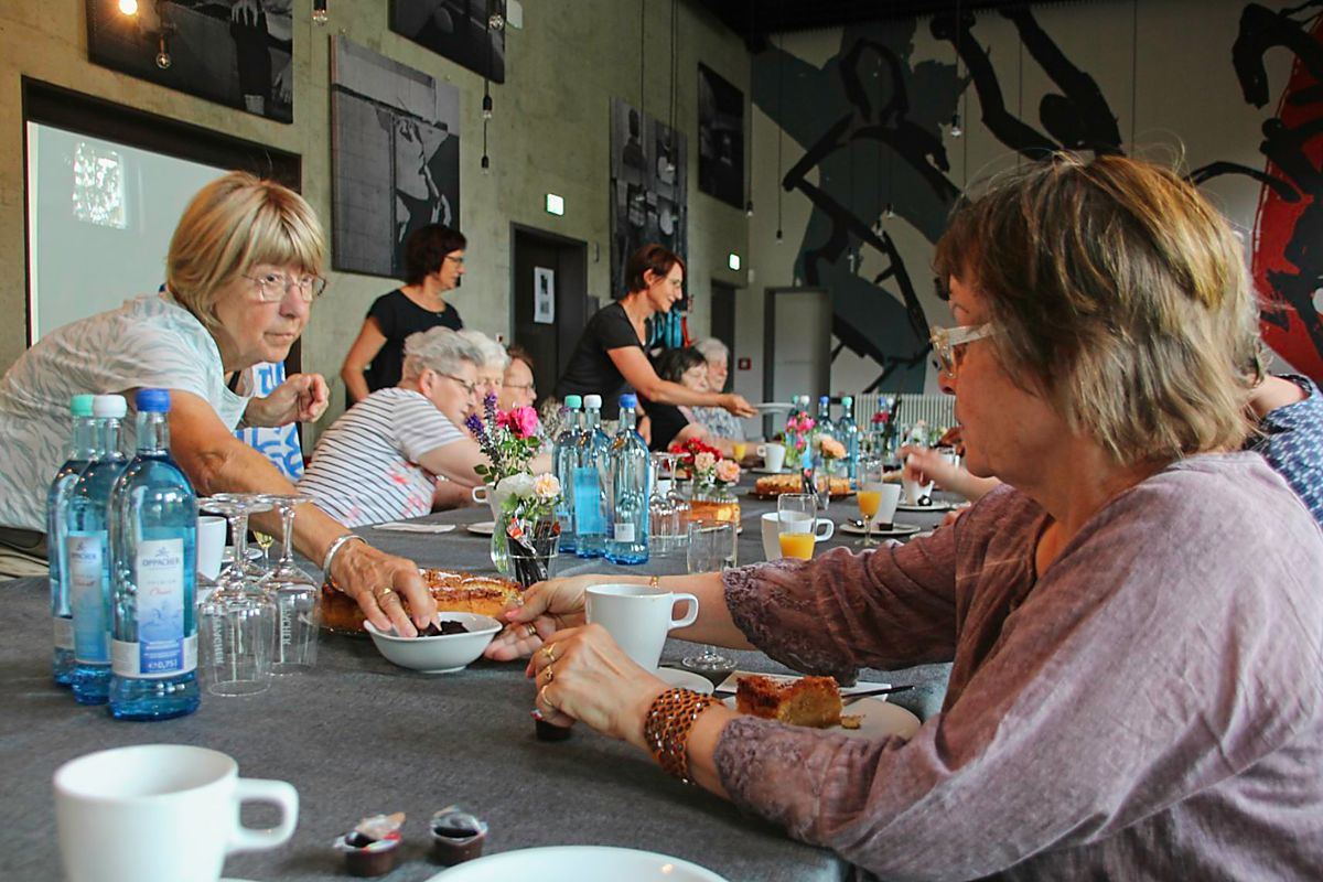 Ein Tausender gegen Kaffee und Kuchen