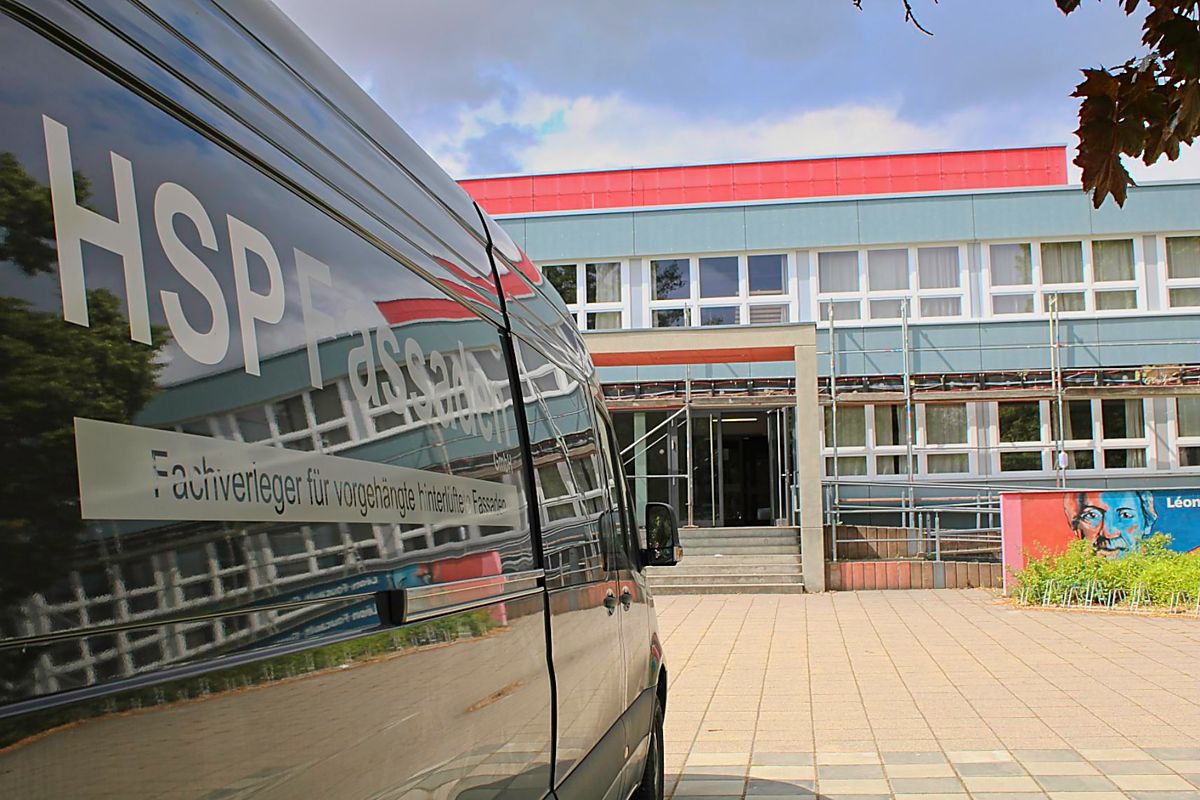 Erneuerungen in und an zwei Schulgebäuden
